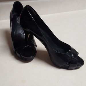 Black house white market